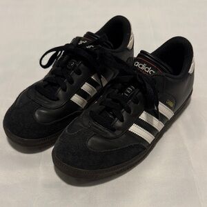 Adidas Samba indoor soccer shoe
